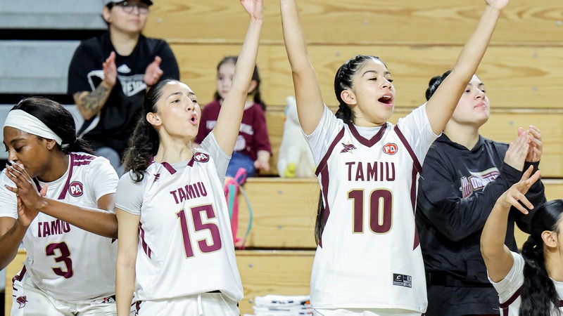 Bustamante and Reyes cheer on their teammates