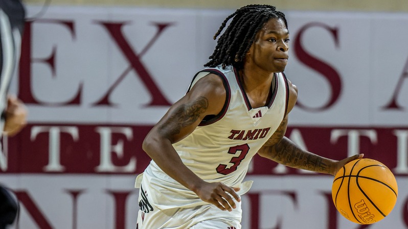 Patton on offense for the Dustdevils