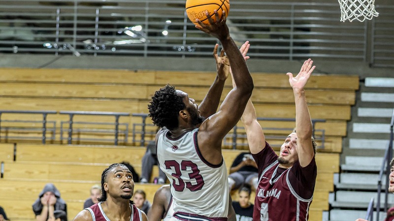 M'Ella goes to the rim