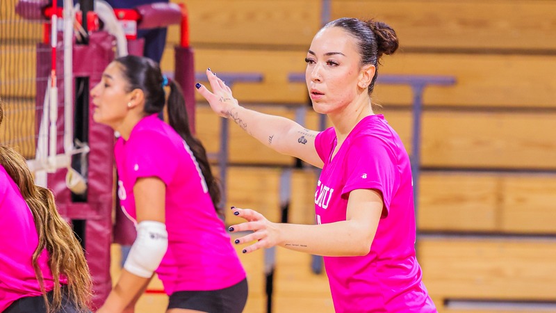 Ece Ozdemir directs her team