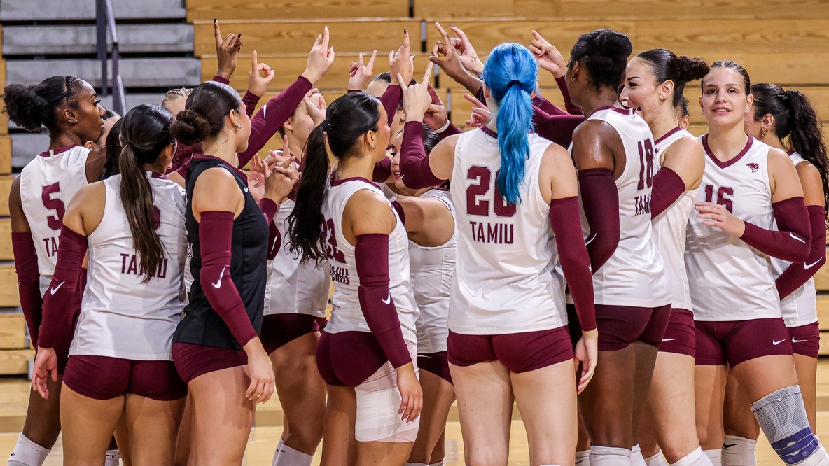 Dustdevil Volleyball break down the huddle