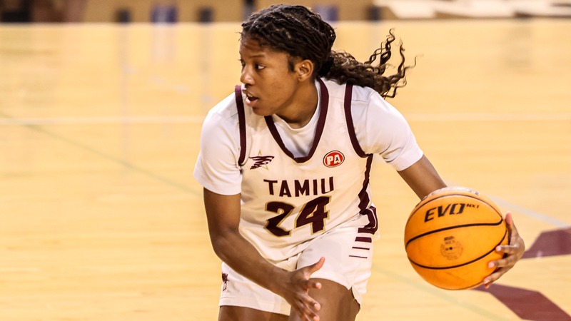 Jaela Wade Dribbles On Offense