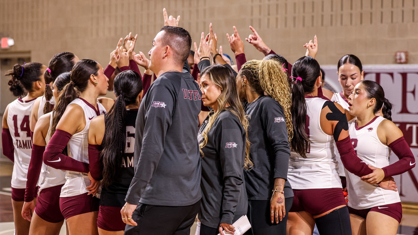 TAMIU Volleyball Breaks The Huddle