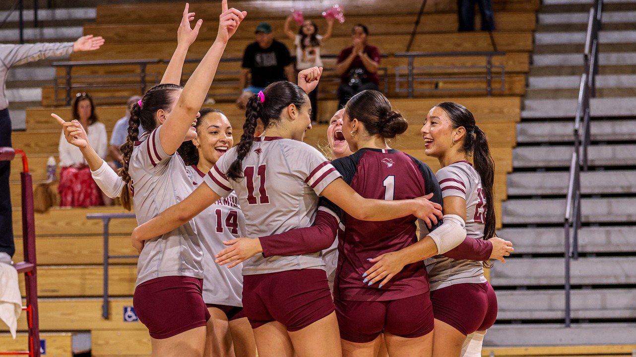 TAMIU Volleyball celebrates the point