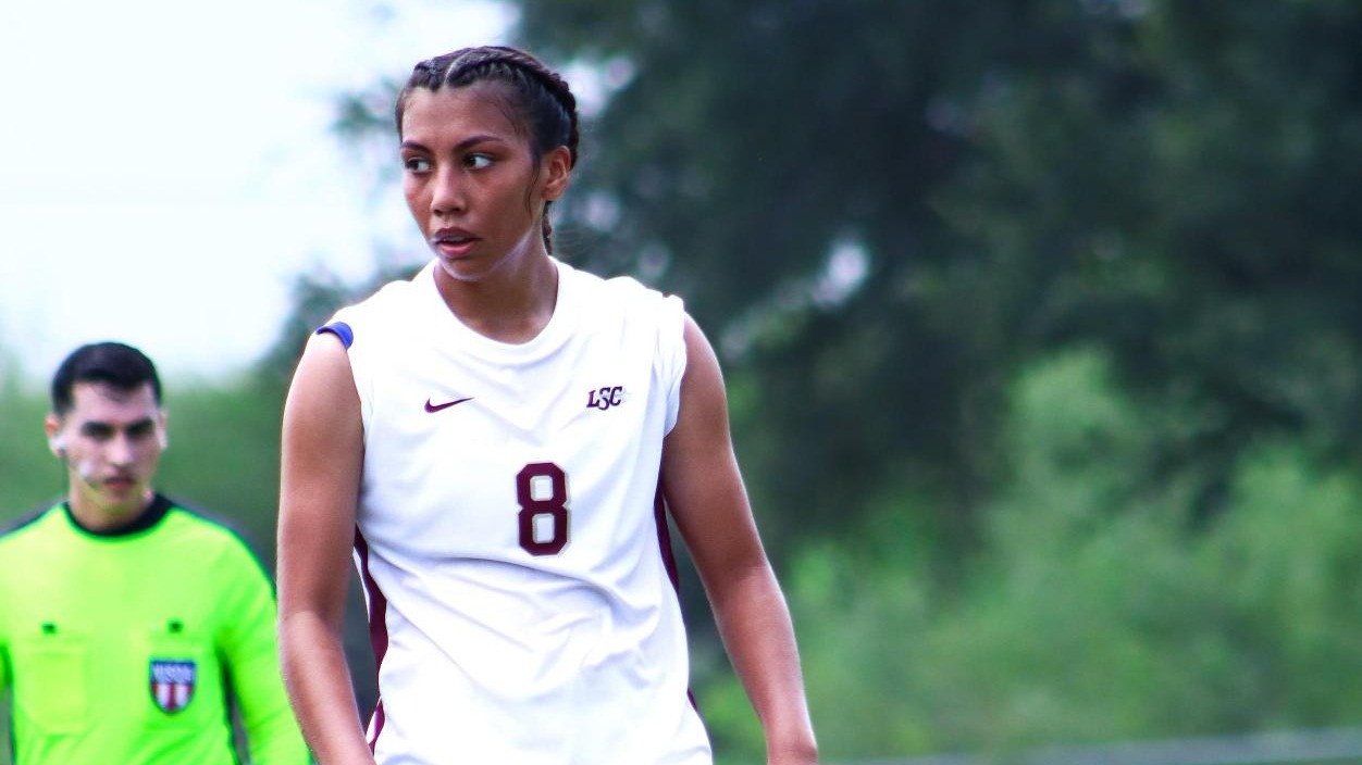 Milly Garcia on offense vs NSU