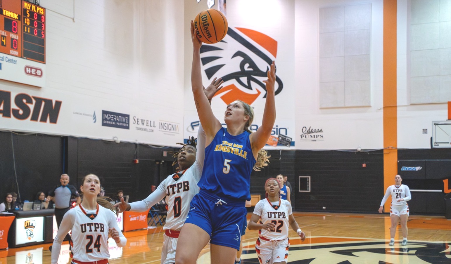 Kaylee Howell layup VS UTPB