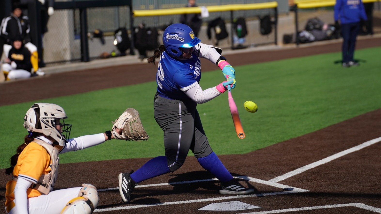 Alaunah Almaraz hit at Dallas Tourney