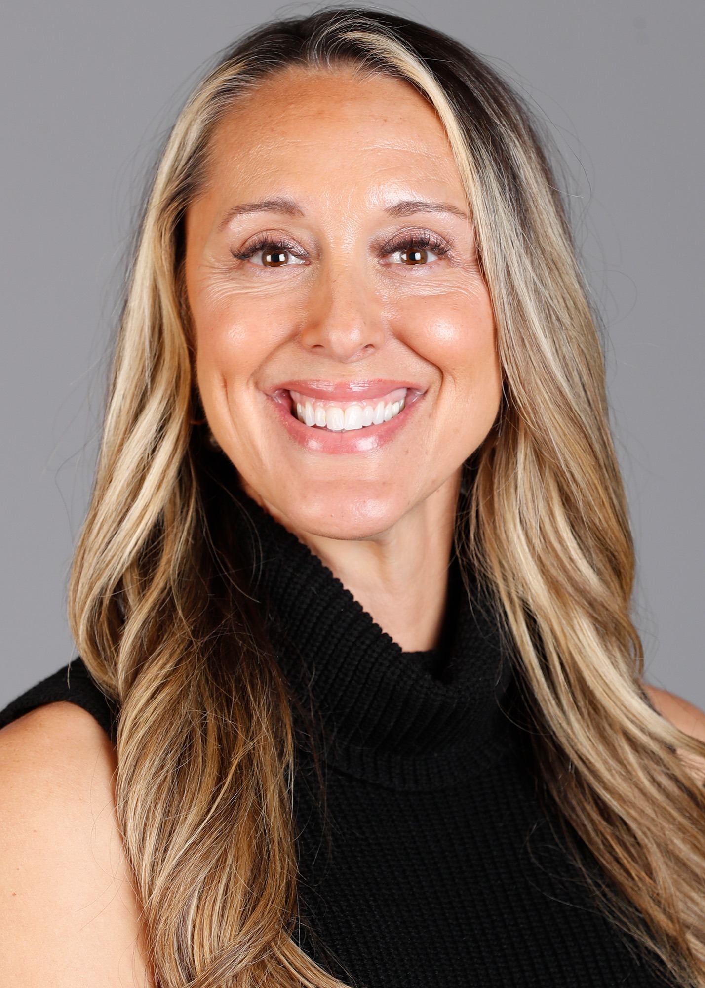Dayna Masters Headshot 1-21-25