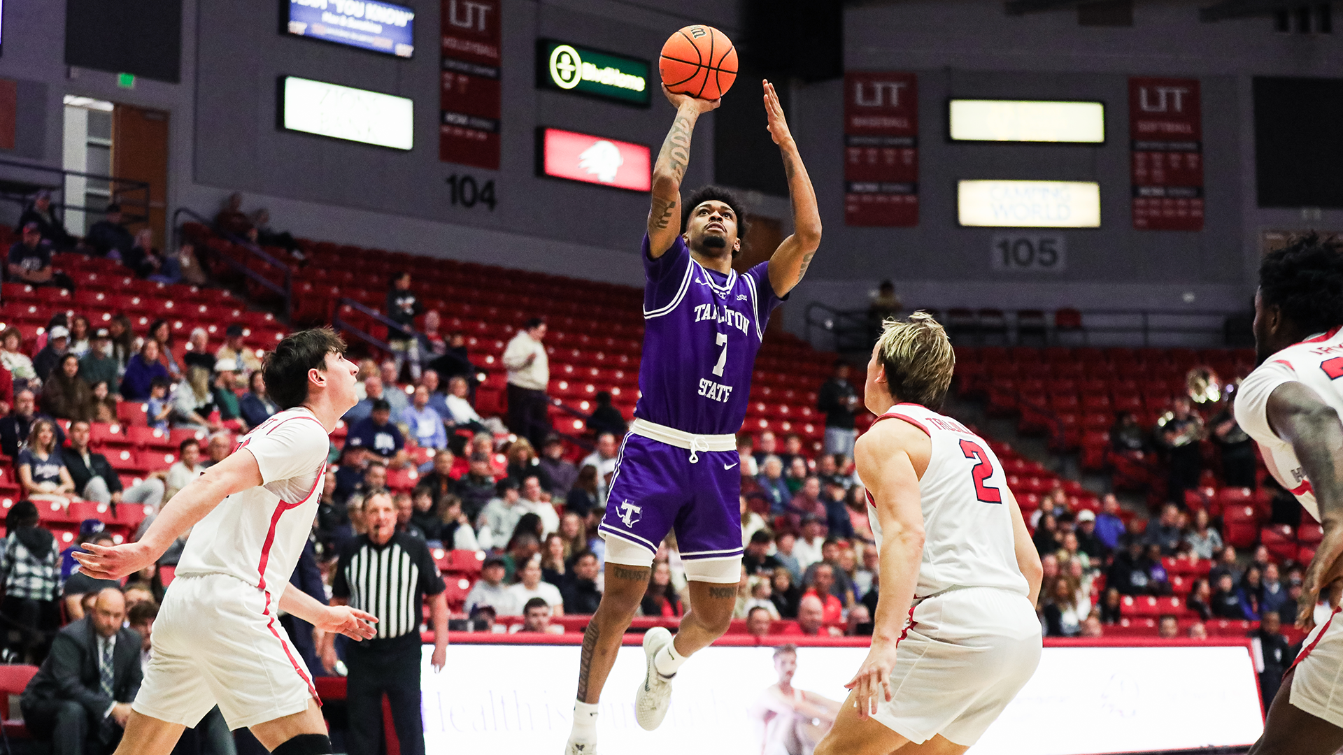 Dior Johnson layup at Southern Utah