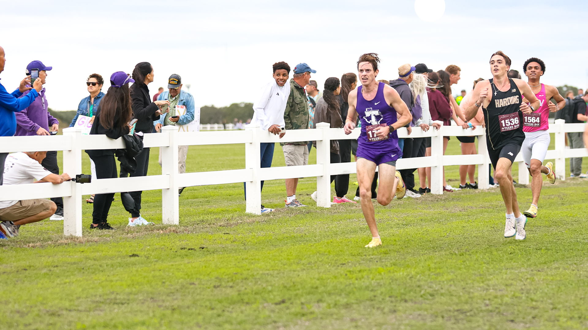 Diego Flores in the final stretch of the Arturo Barrios Invitational