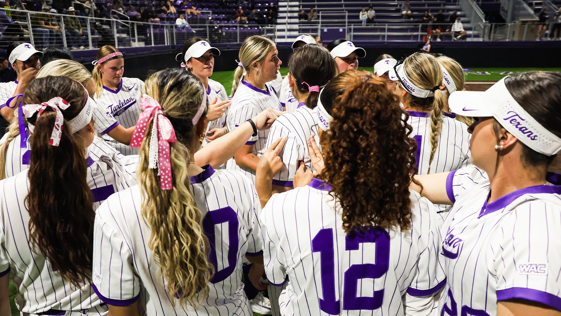 Texan softball team huddle