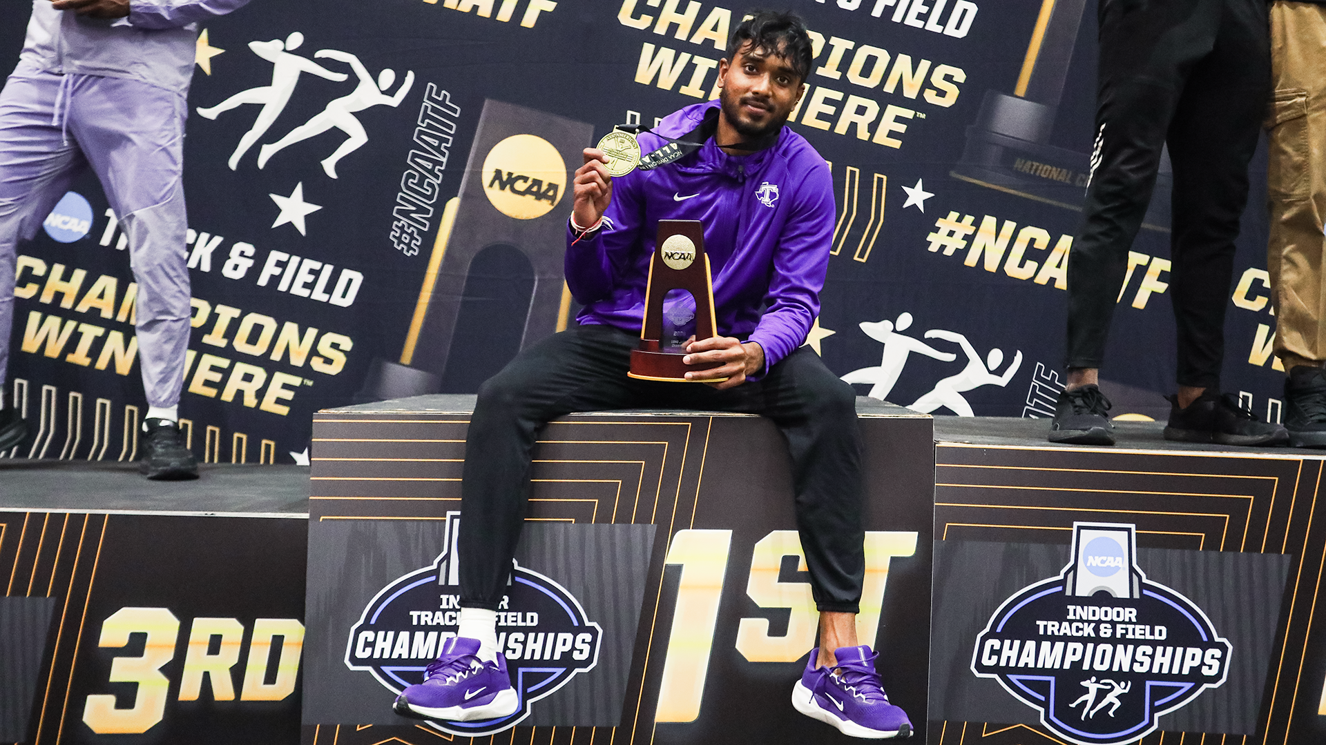 Lokesh Sathyanathan with National Championship trophy