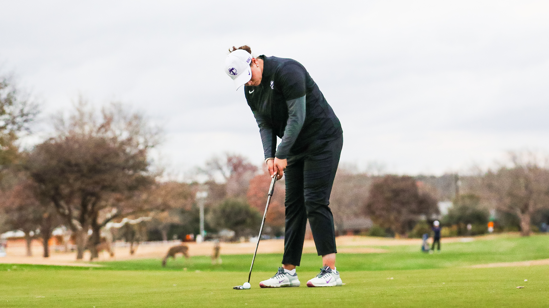 Louise Depadt putting green shot