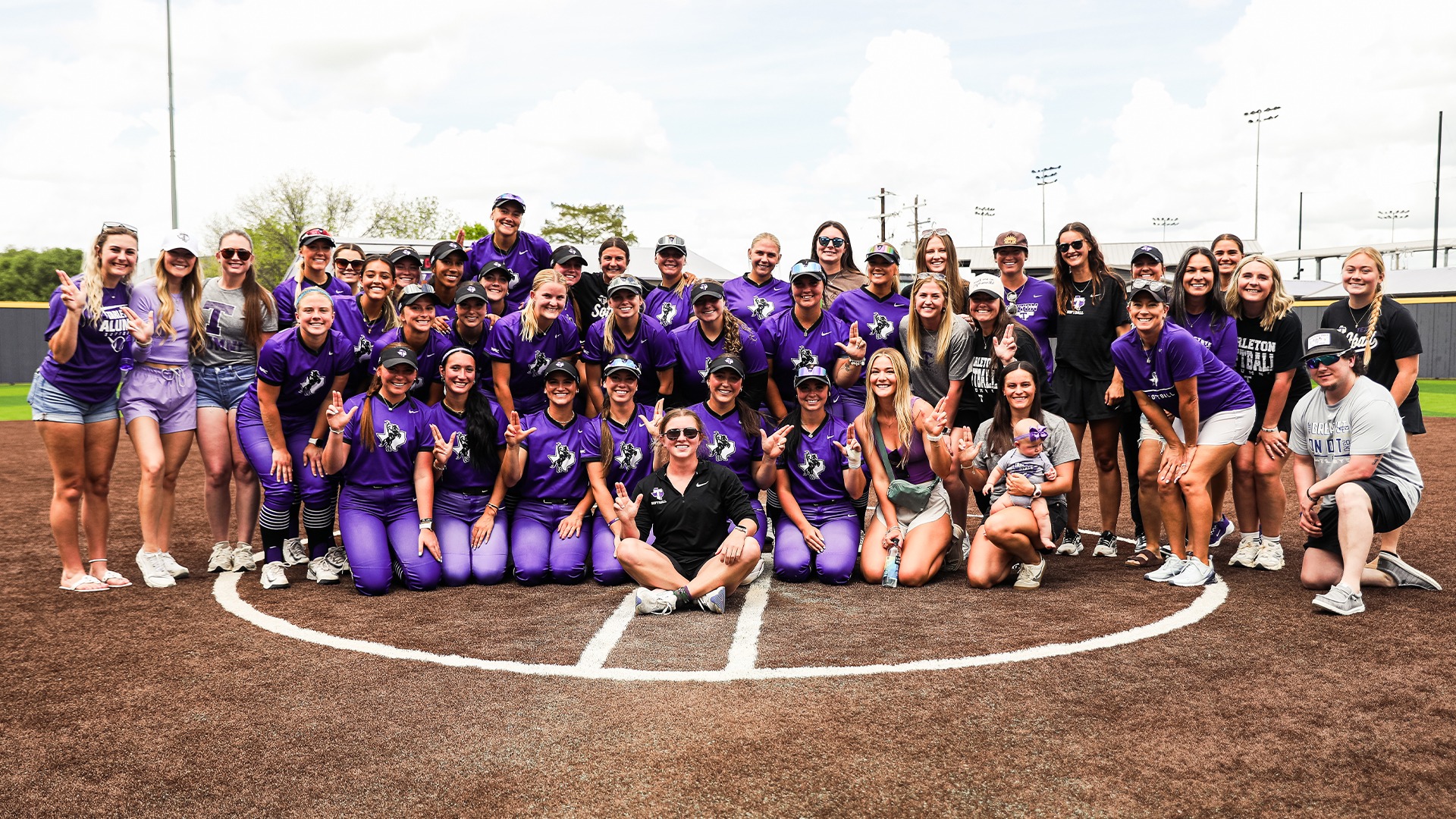 Texan Softball Alumni Day group photo