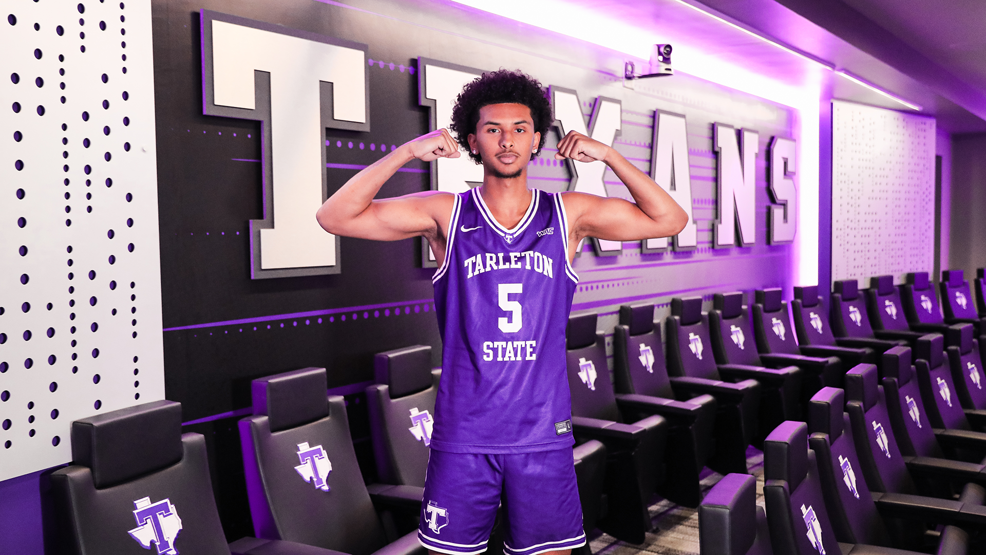 Franck Emmou flexing during a recruiting visit