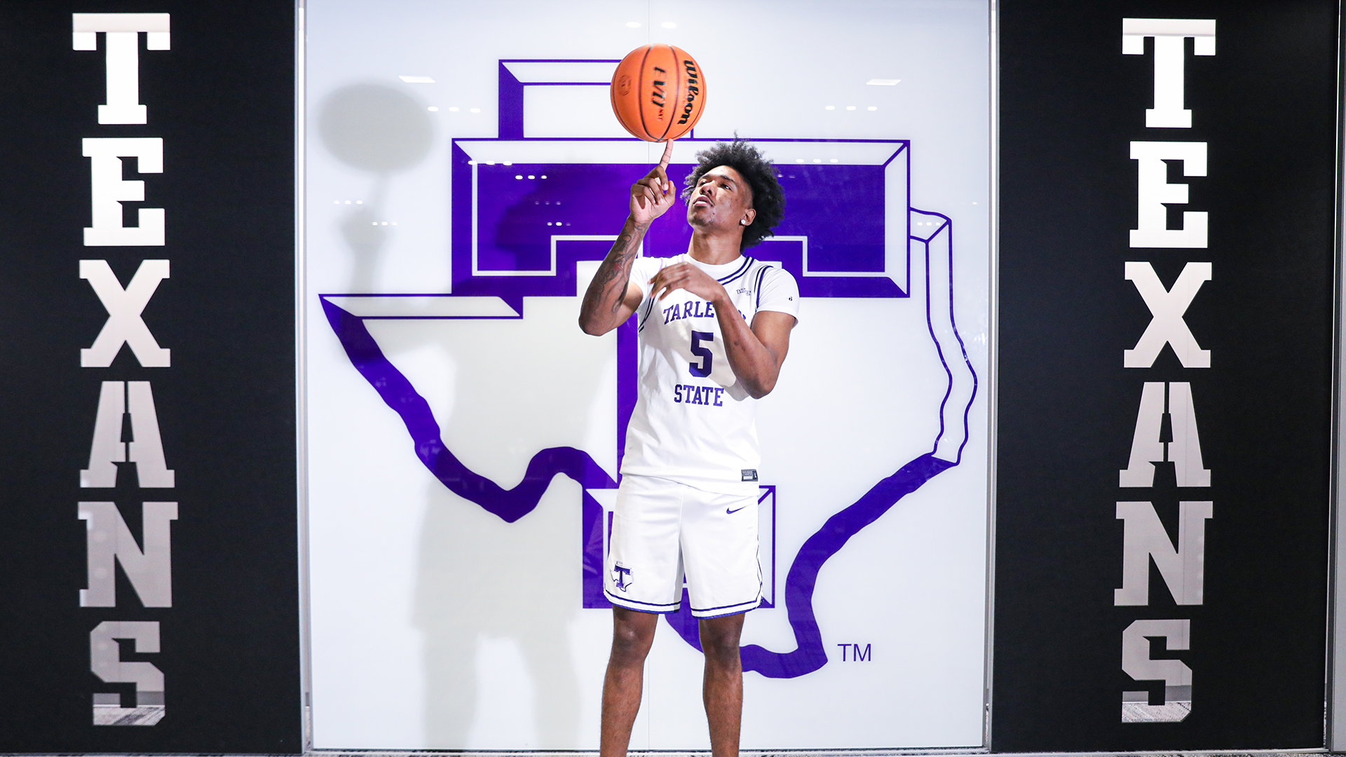 Trey Harris recruit photo spinning basketball