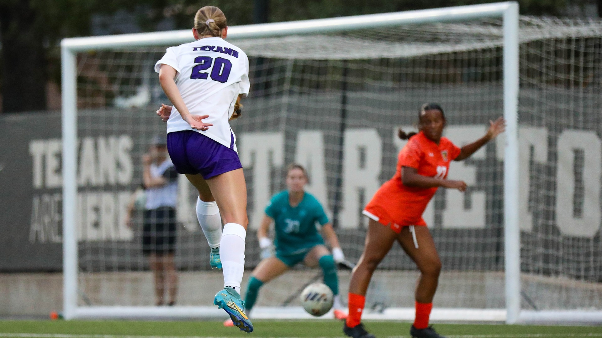 Grace Berry Shoots for Tarleton State Against UTRGV on Aug. 27, 2026
