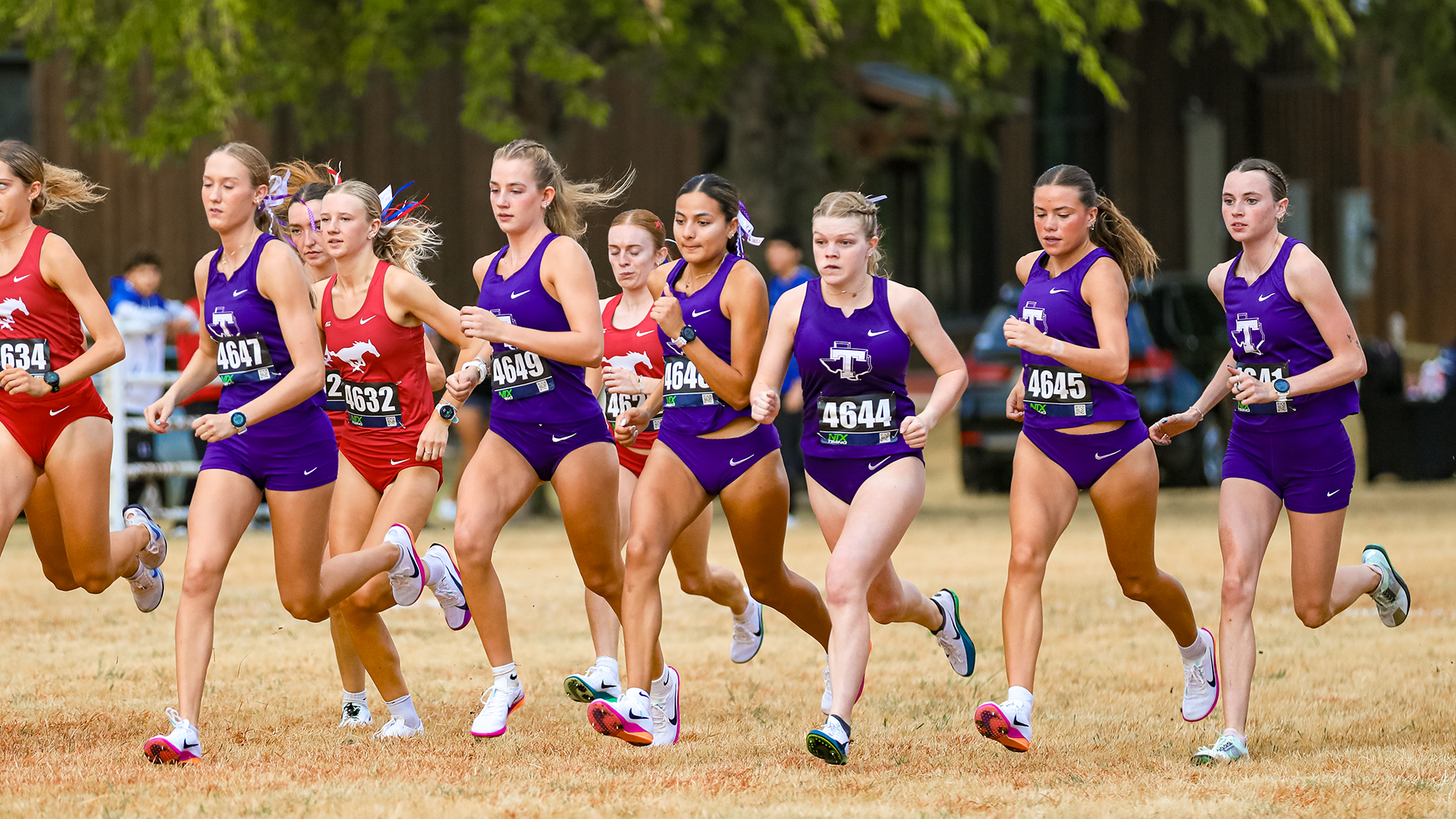 Tarleton State Women's Cross Country at starting line