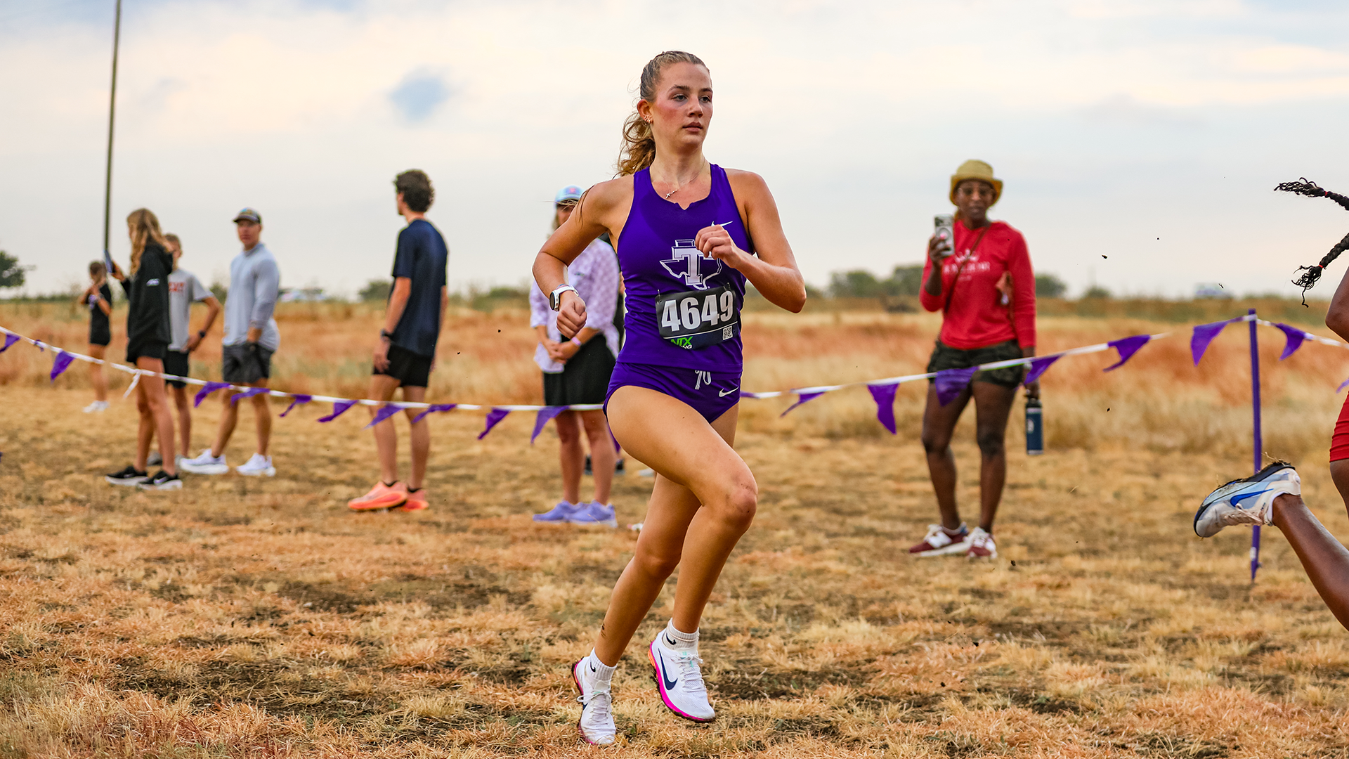 Ava Tannehill racing at the John McKenzie Invitational