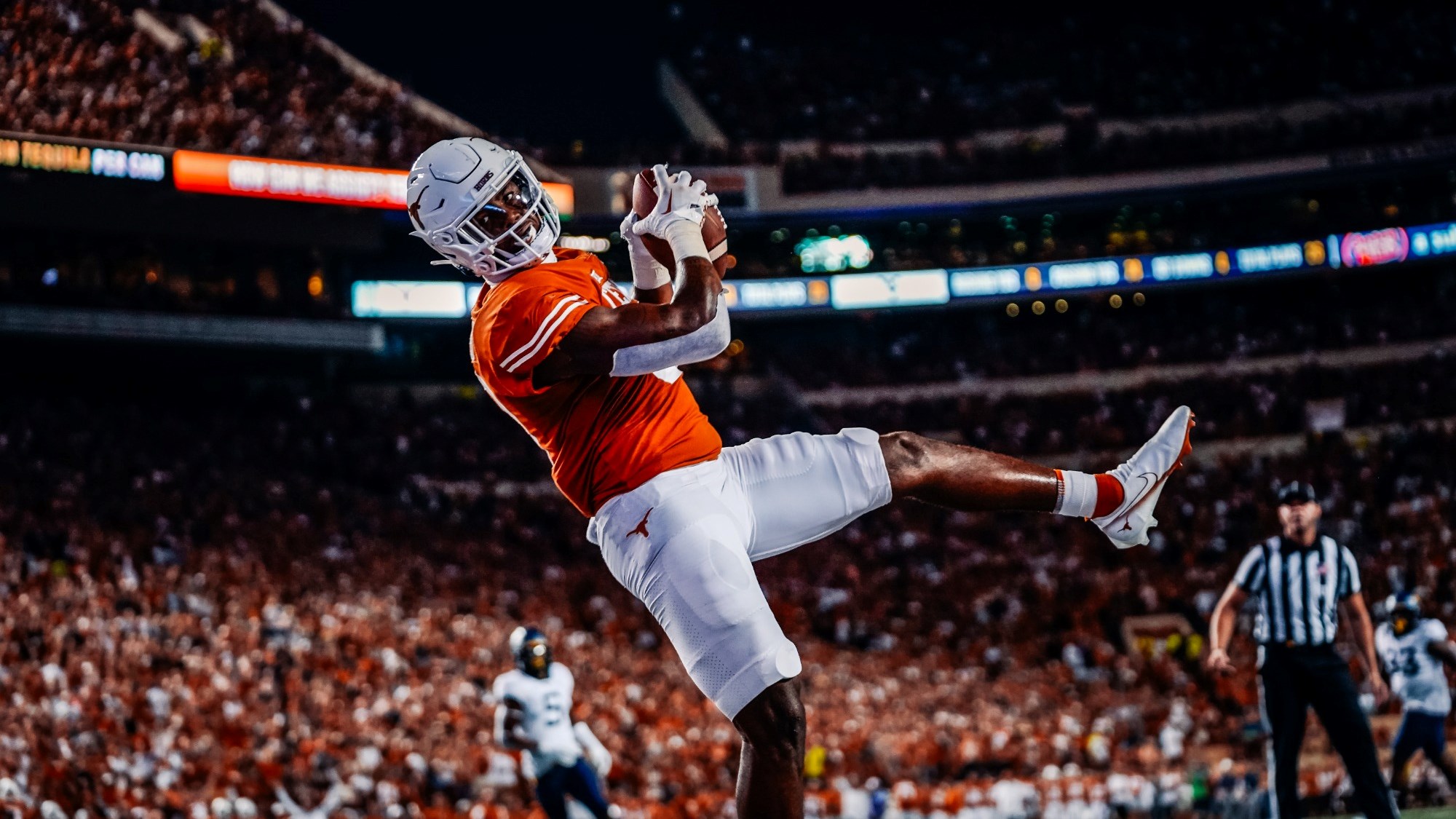 Ja'Tavion Sanders Football University of Texas Athletics