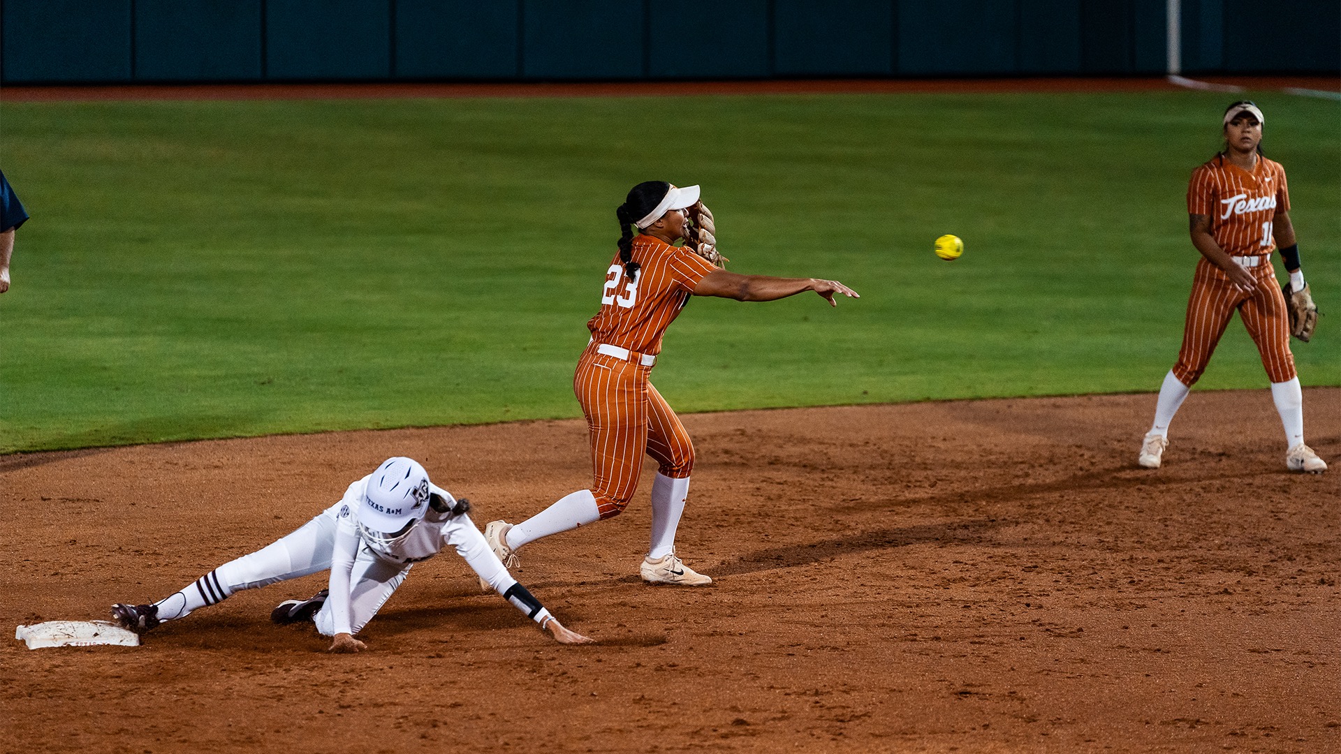 Viviana Martinez Softball University of Texas Athletics