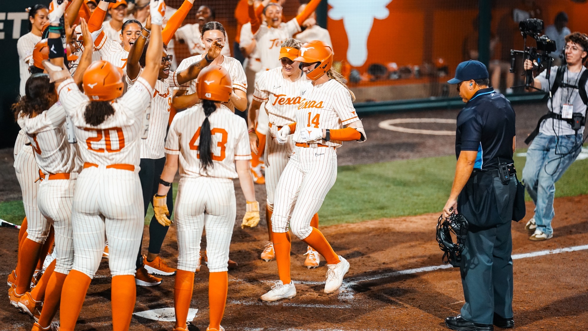 Reese Atwood breaks Texas career home run record