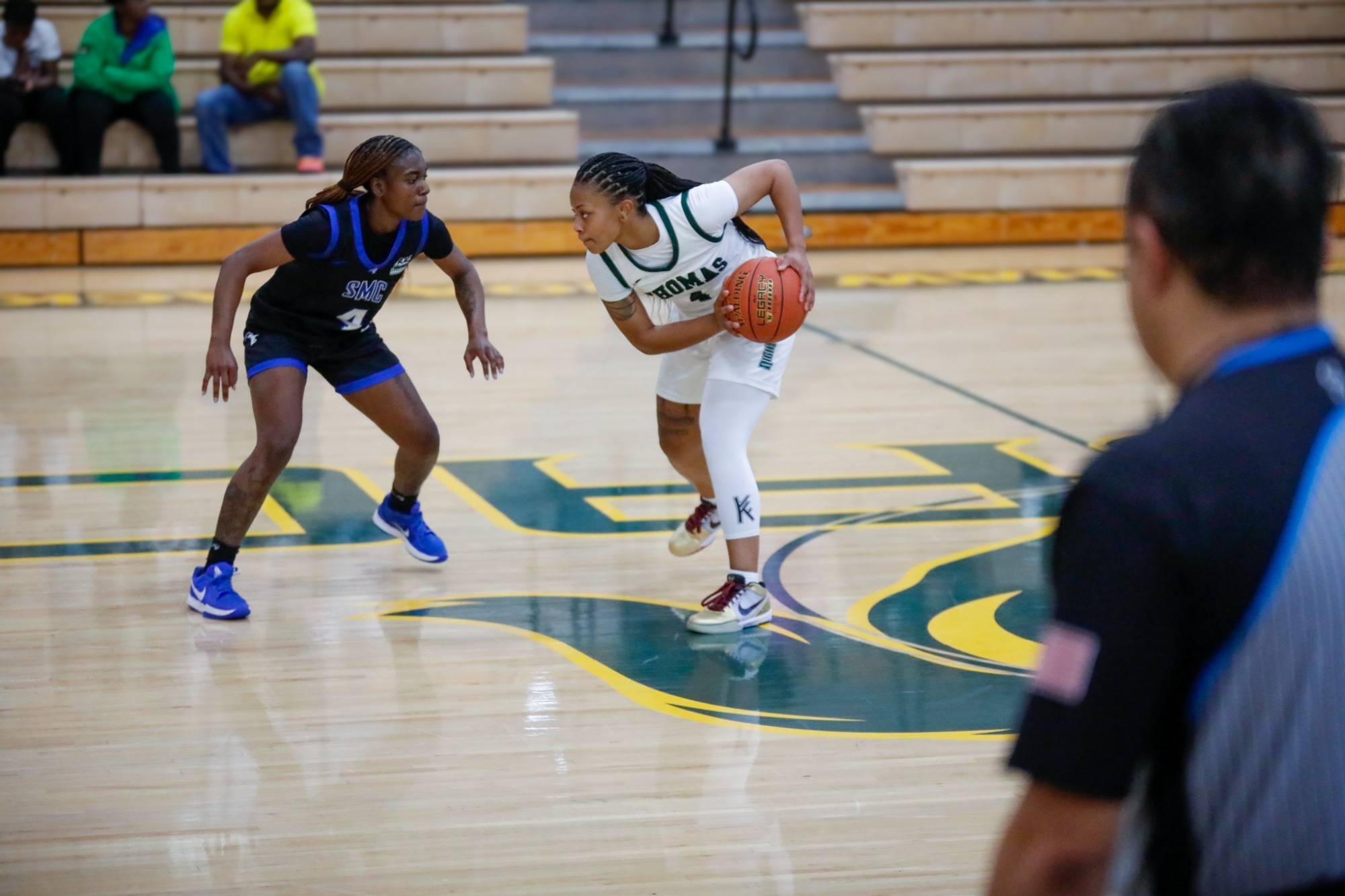 Aaliyah surveying the defense