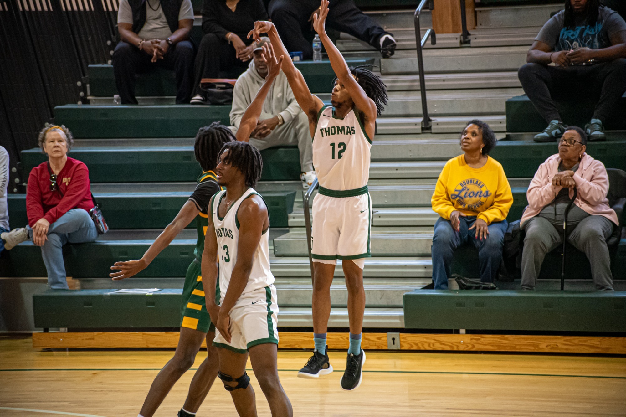 Anderson pulls up from deep