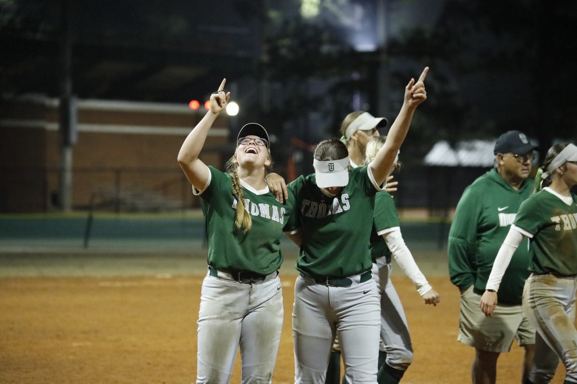 Thomas celebrates win after 11 inning marathon