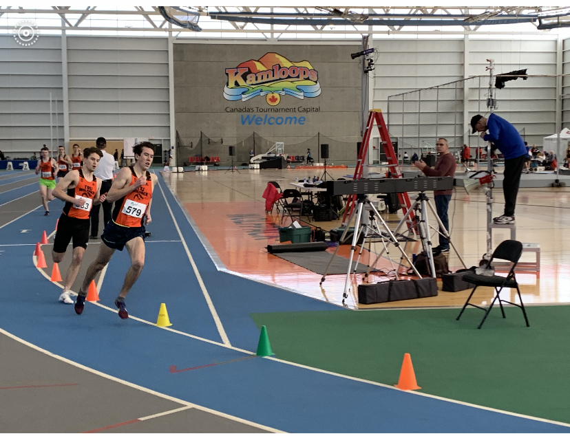 Calum Carrigan in lead at 800 meters