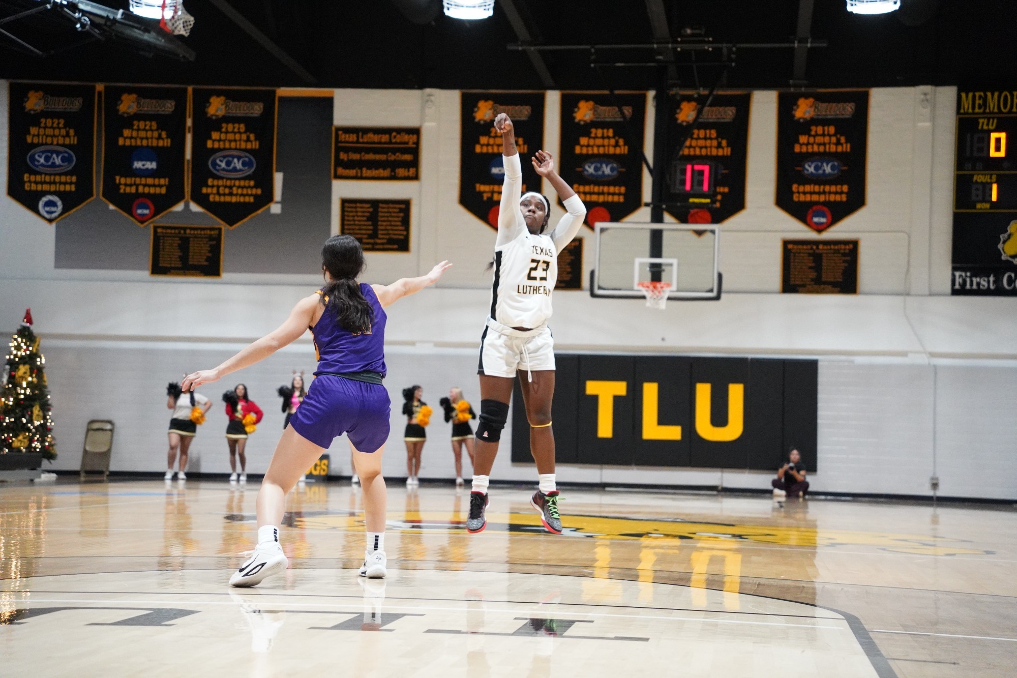 Davi'Yanna Jones jumper