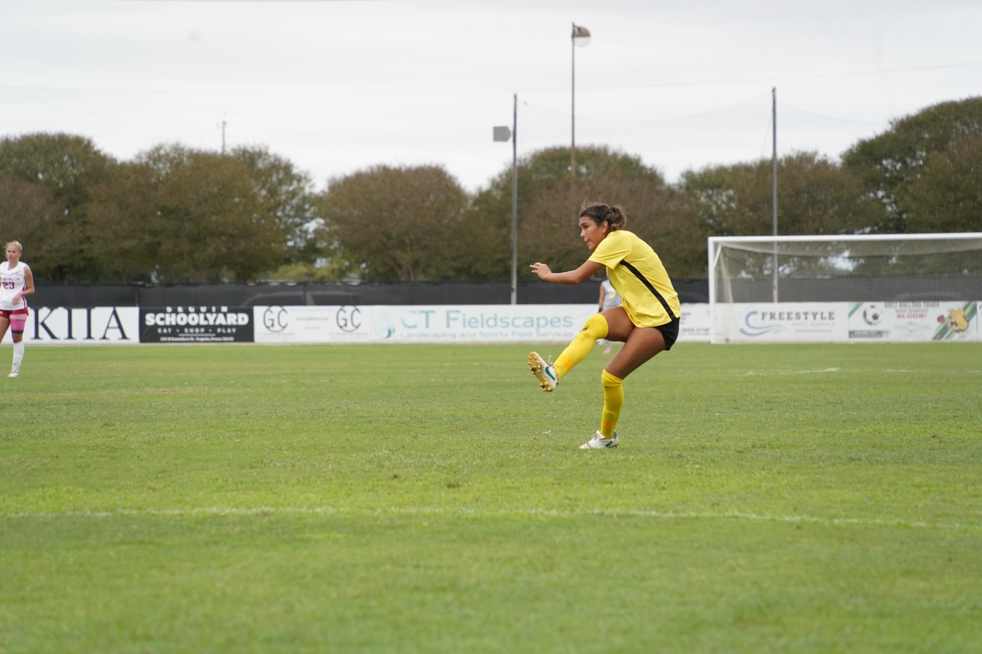 Natalia Cortez free kick