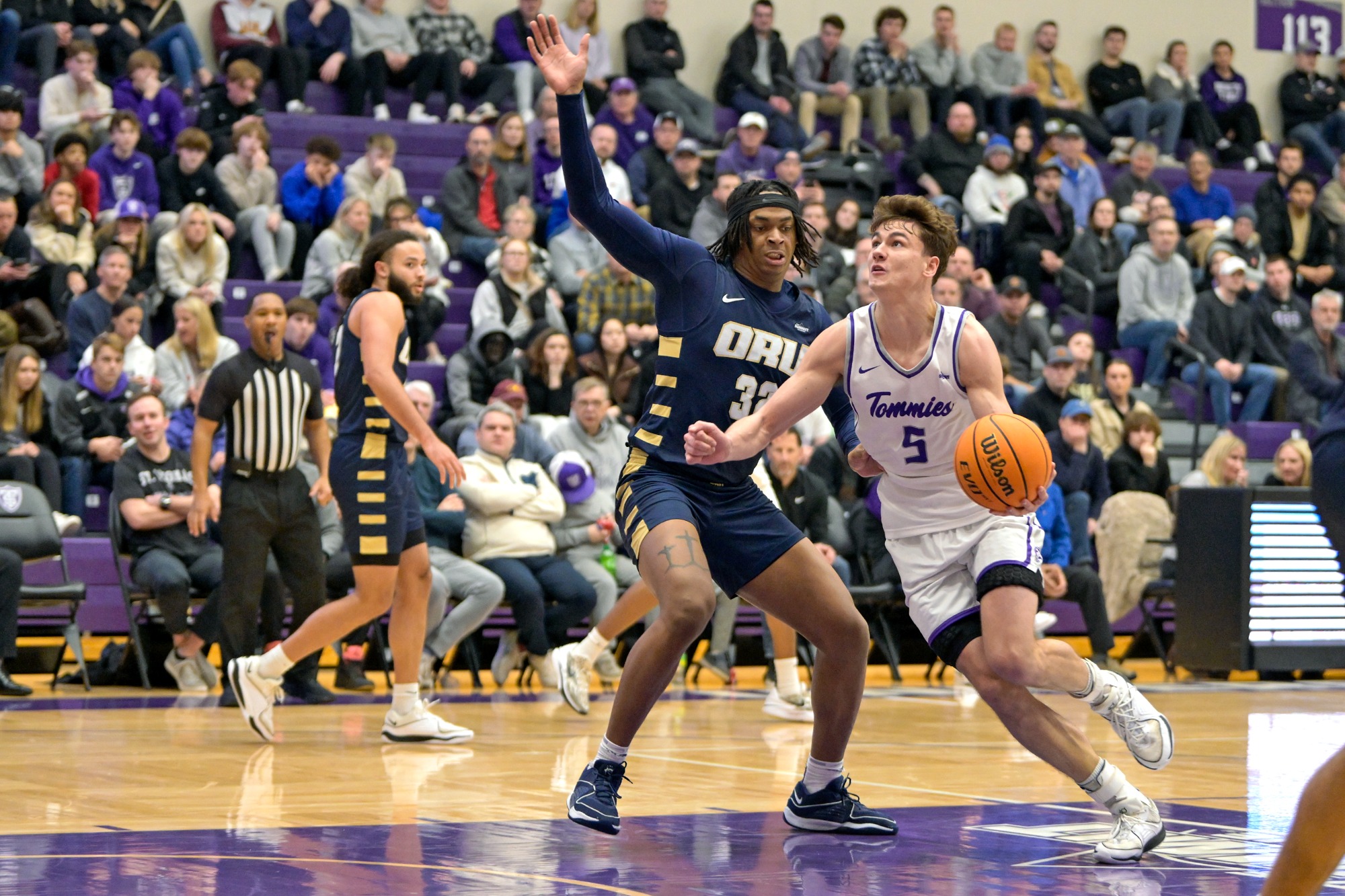 Dominant performance vaults Toms over Golden Eagles, 8563 The