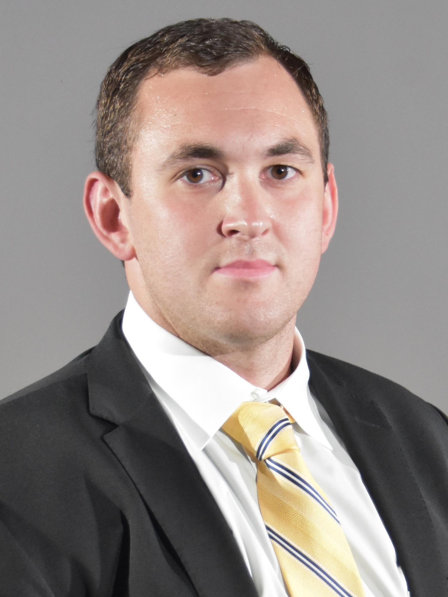 Cooper Calzonetti headshot