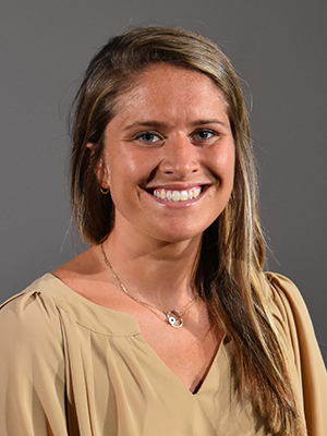 Shanna Brady Headshot