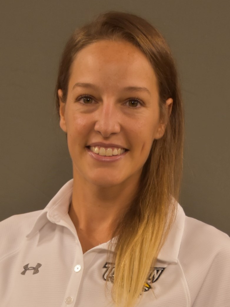 Amanda Clements Headshot