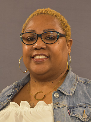 Carolyn Carter Headshot 2024