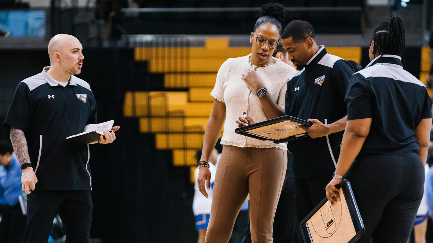 women's basketball coaching staff
