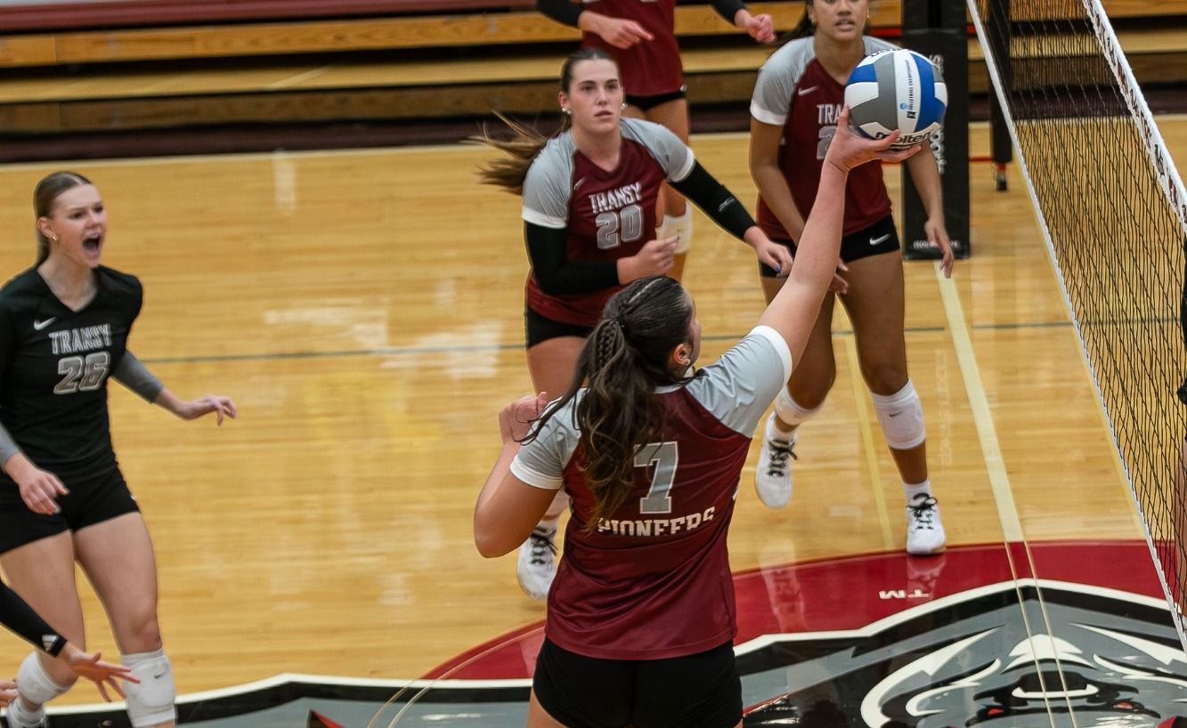 Peyton Mast (#7) goes for the attack at the Clive M. Beck Center. 