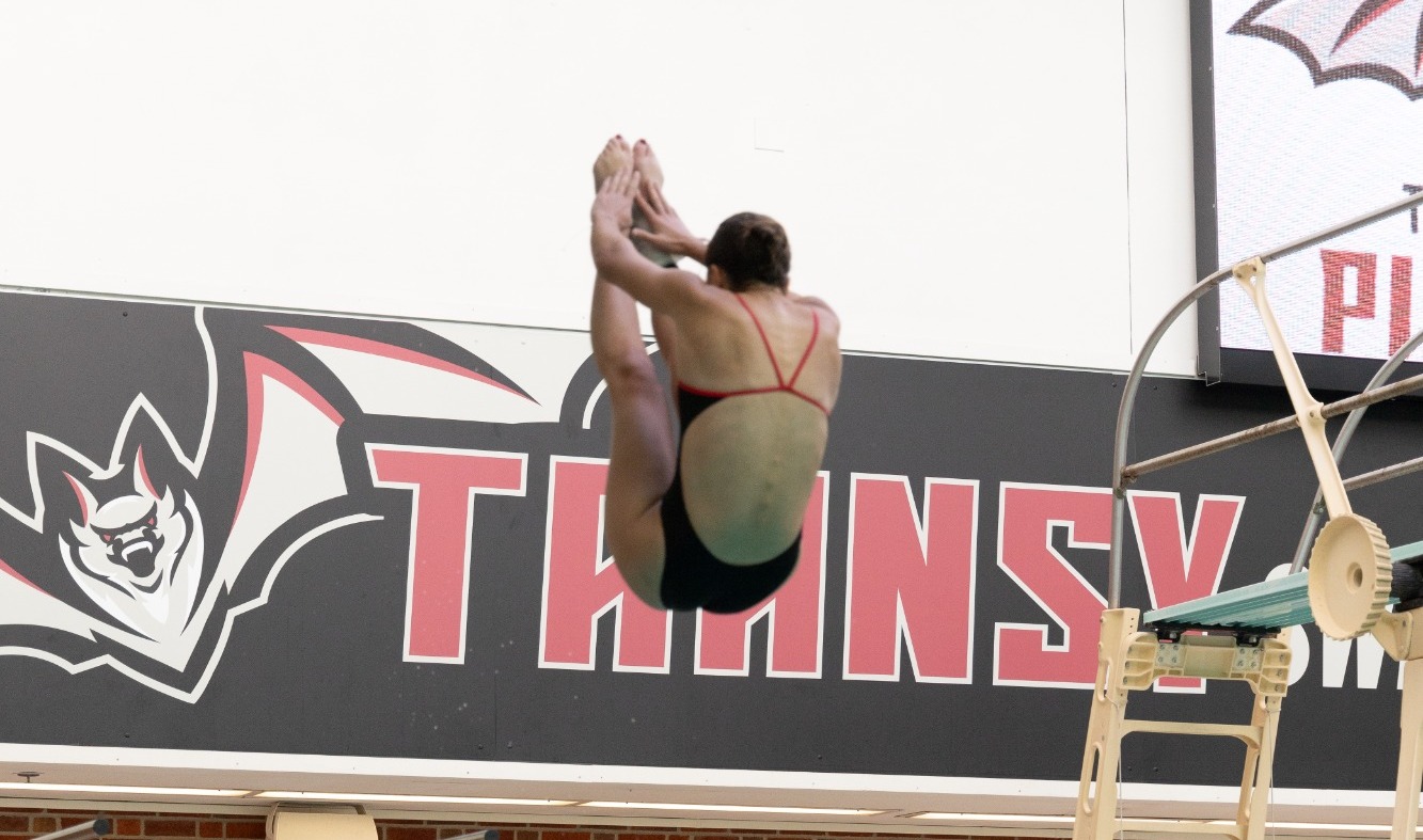 Felice Pappalardo dives in Transylvania's season opener. 