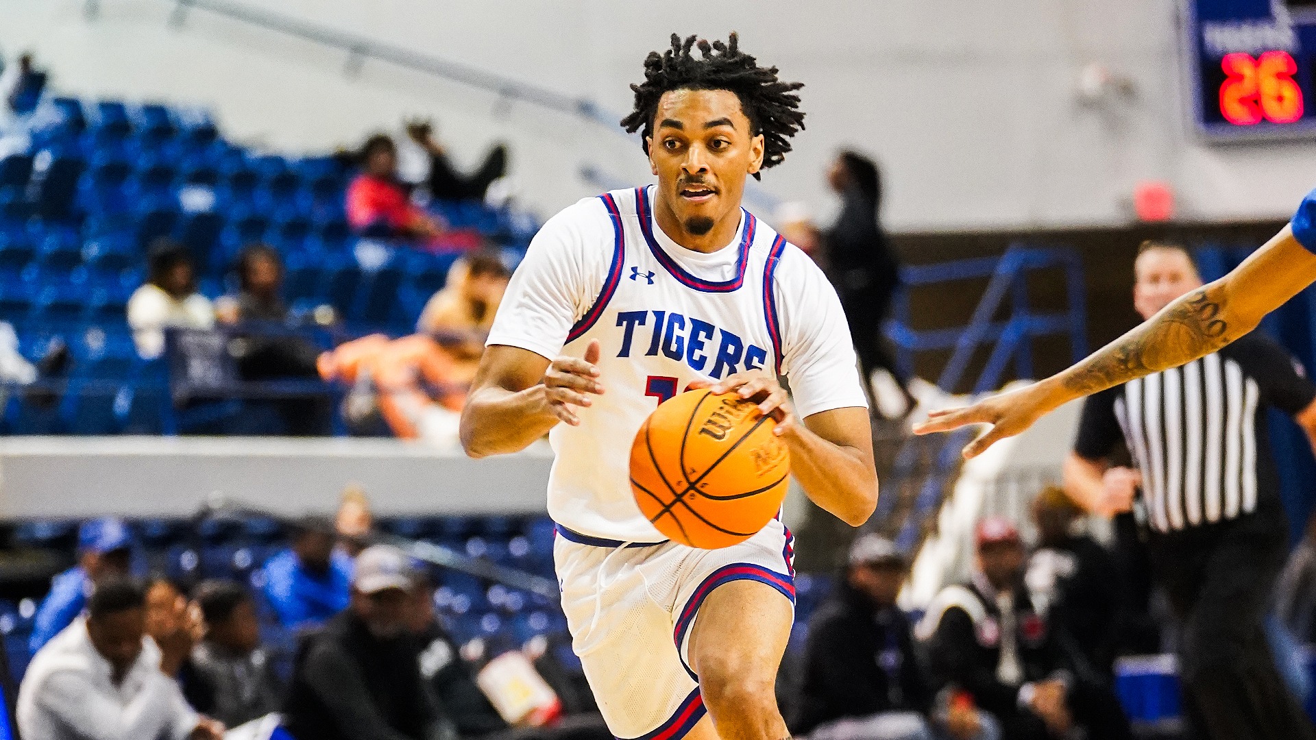 Men's Basketball Gets 32 Bench Points in 8770 Victory Against Midway