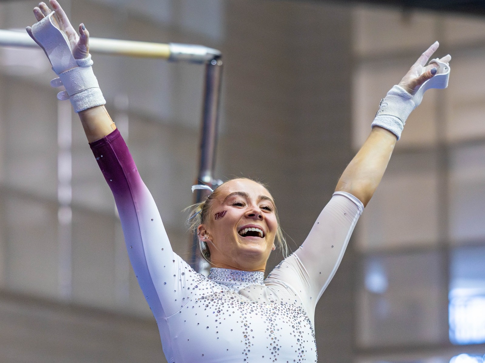 BROOKE SALUTES AGAINST PITT