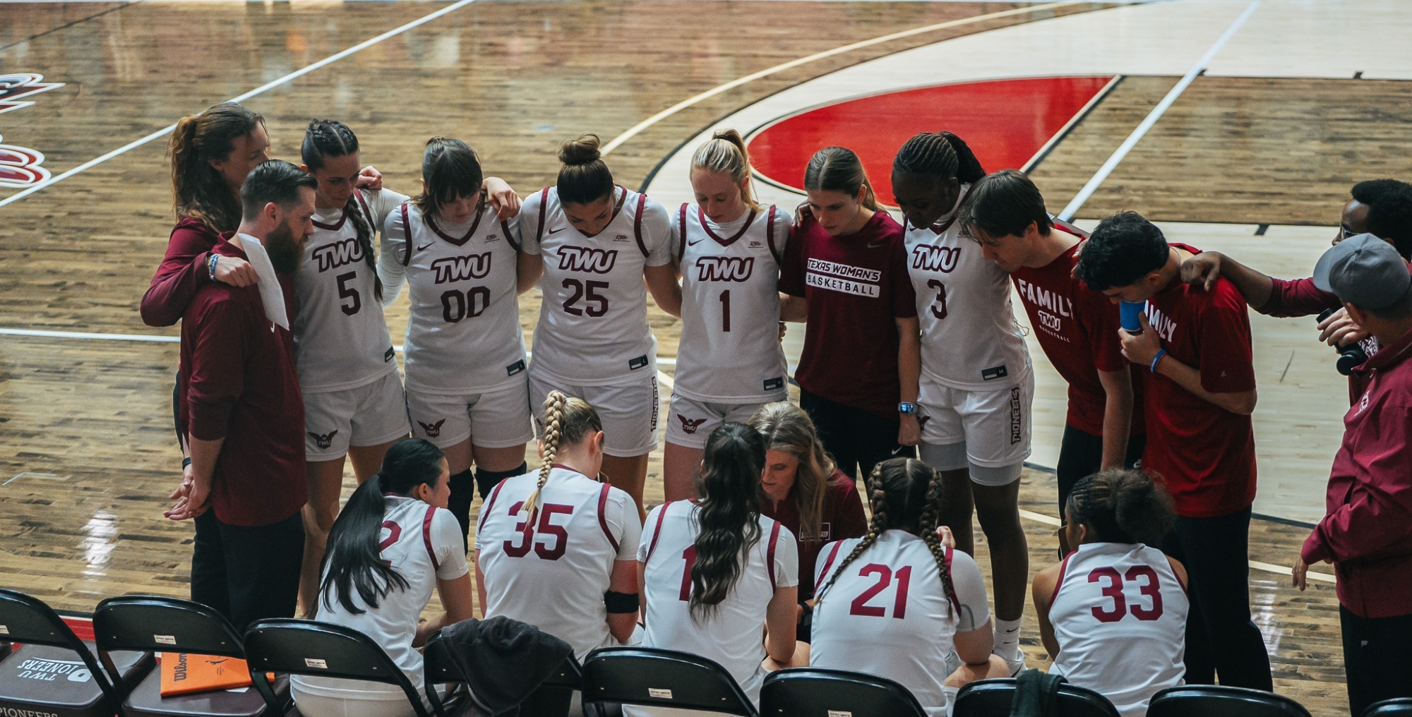 team huddle against sul ross state 