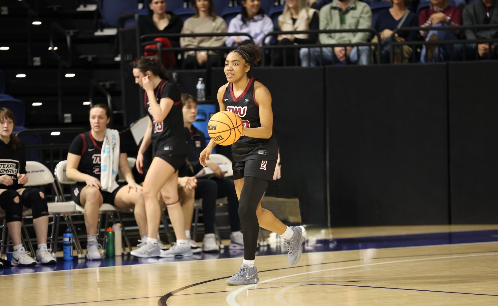 kayla glover dribbles at asu 