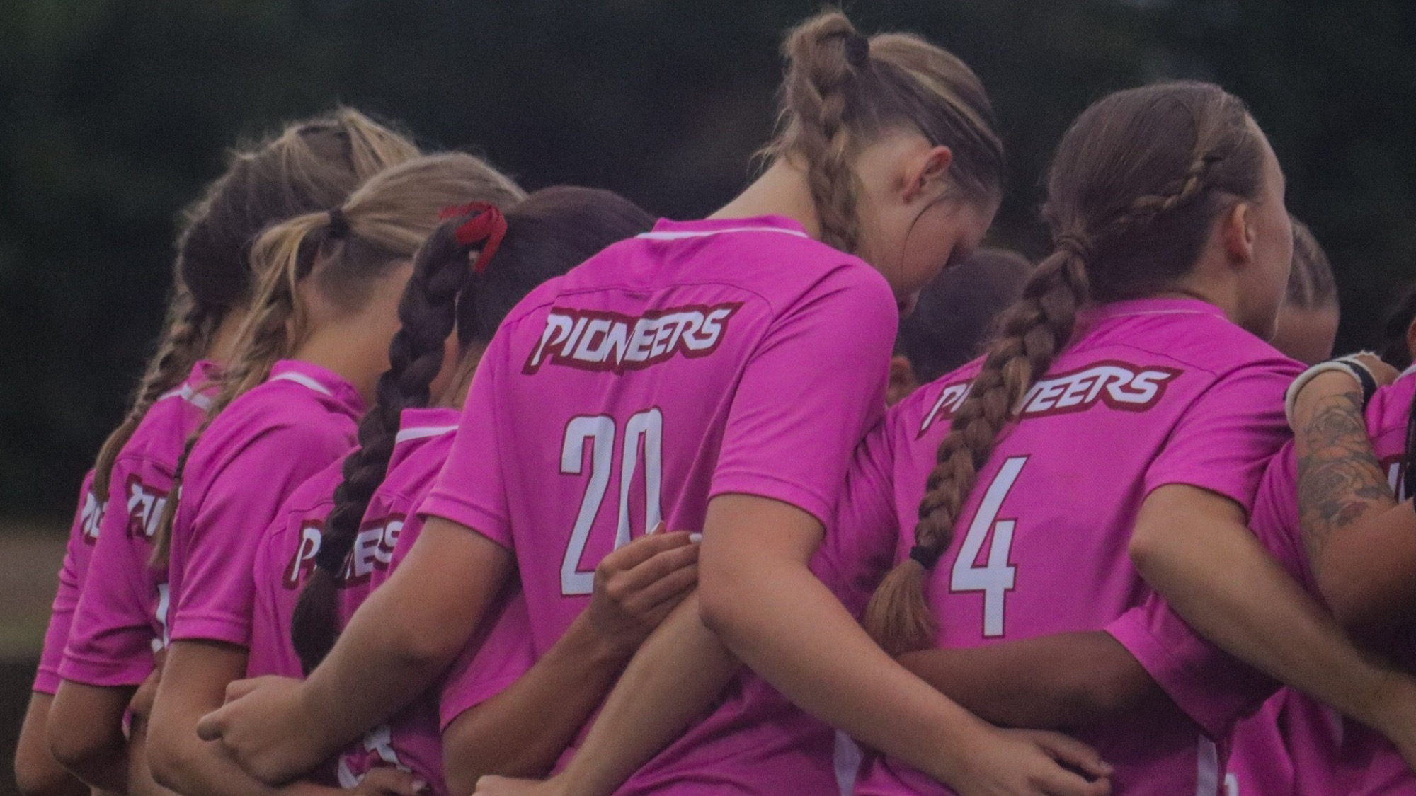 Team huddle vs UTT