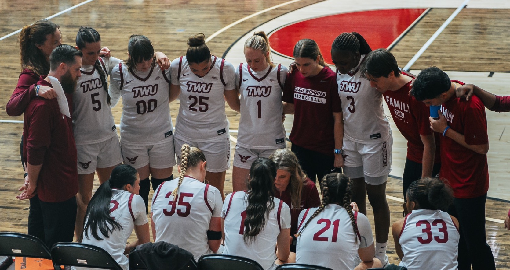 TWU huddle vs Sul Ross