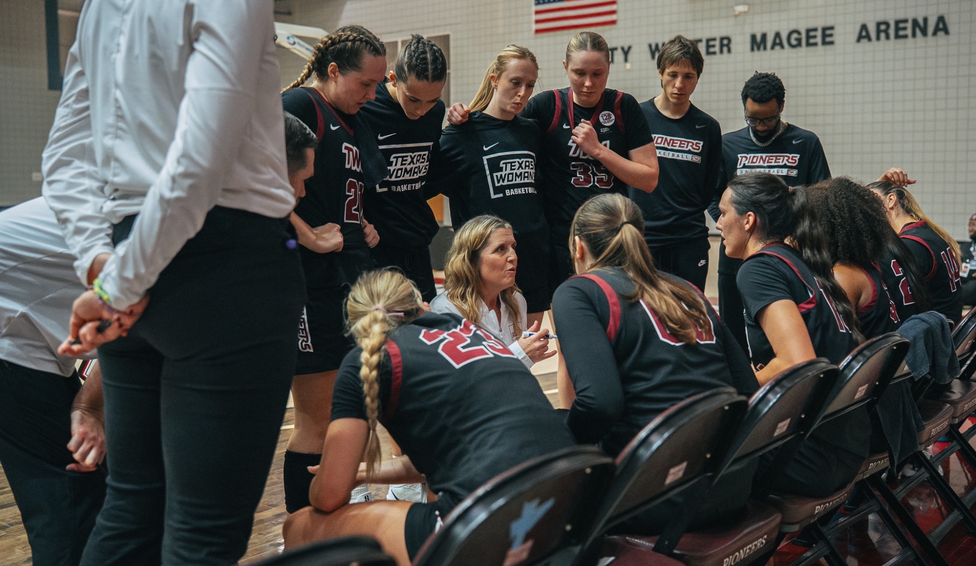 Team Bench vs Wayne State