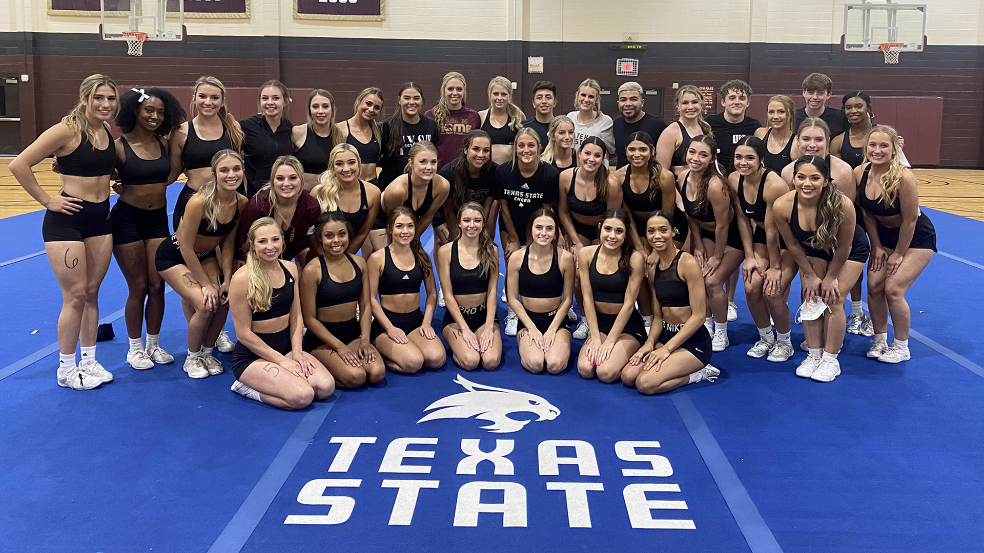 2021-22 Cheerleading Squad