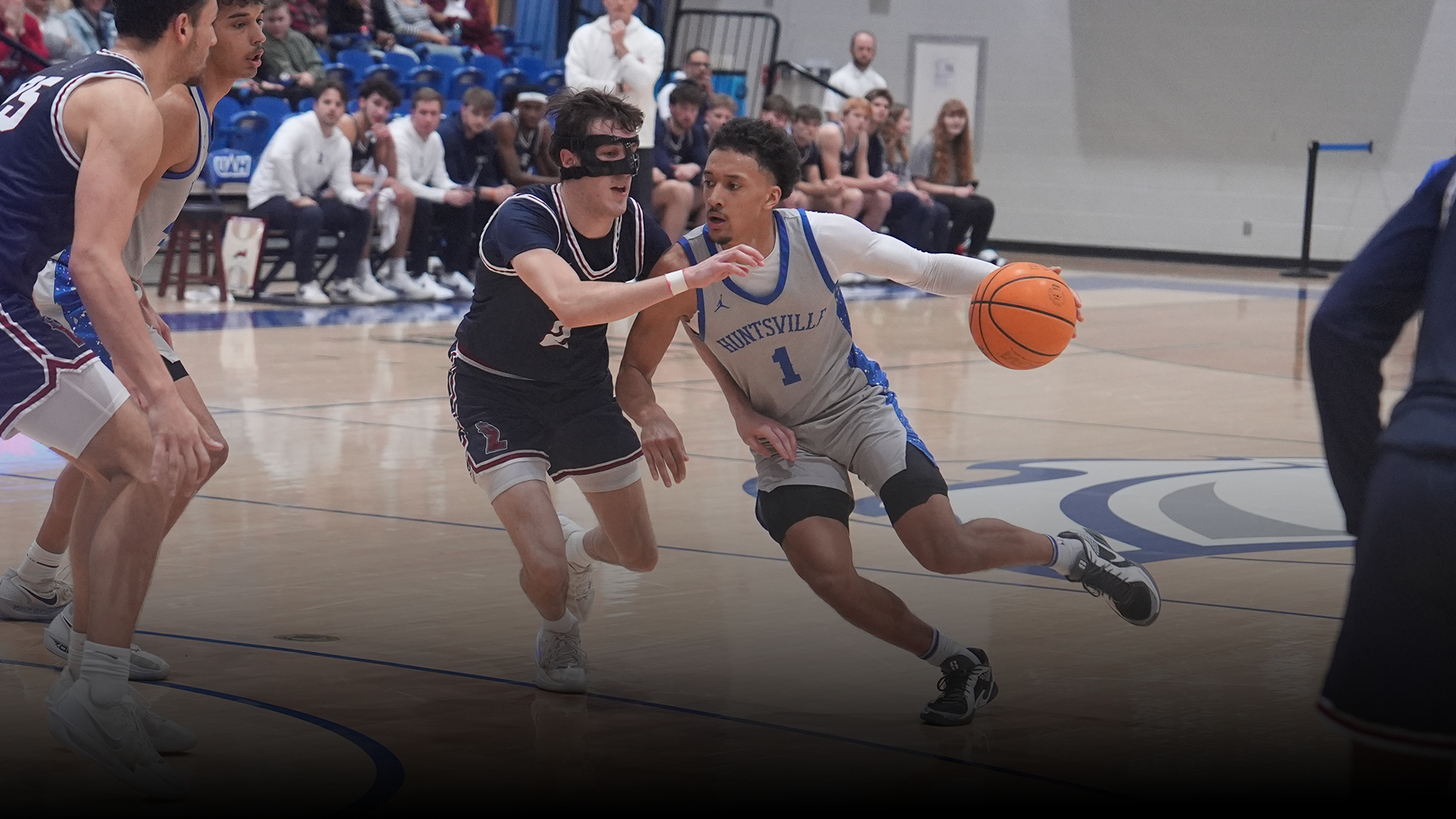 Quentin Toles driving to the basket