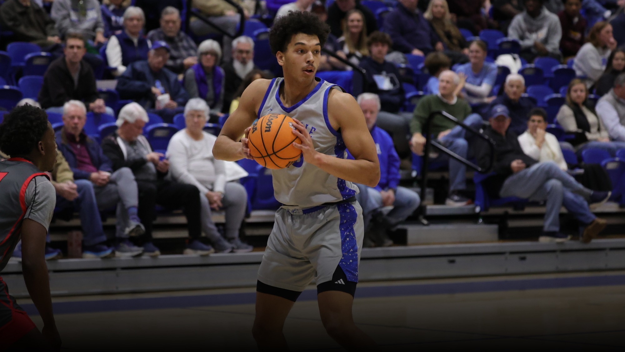 Jordan Mabe holding the ball